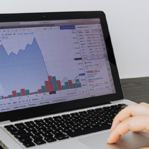 �㶥�Ƽ���Ʊ���ʷ��м�