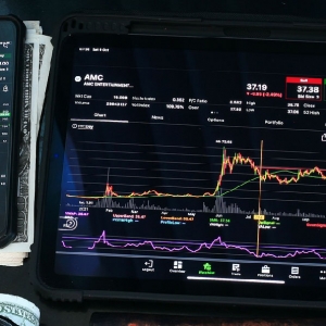 ��Ʊ������ͣ�ɽ�����ɫ