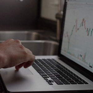 �Ϲ��΢��Ʊ���� K �߷���