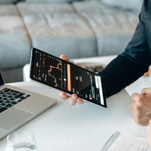 ͬ���ù�Ʊ���ʷֺ����������ҩ��ĲƸ�����