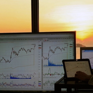 �г��߳������ʼ��ɾ���