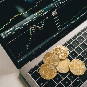 ��ָ֤�����ߺͰ��ߣ�������̨�ϵ�˫�۶Ծ�